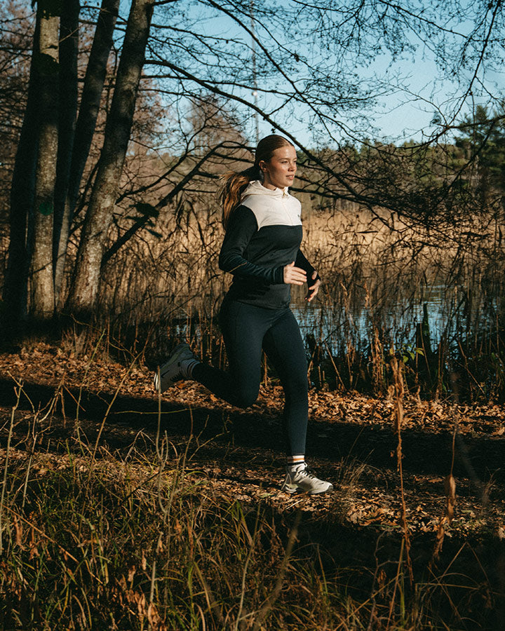 Åsunden Ladies Half Zip Hoodie Off-white/Navy Hoodie YMR Track Club   