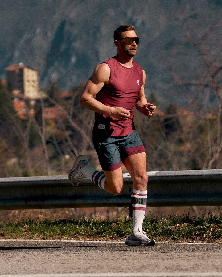 Söder Mälarstrand Vest Burgundy Singlet YMR Track Club   